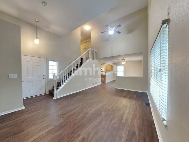 Foto del edificio - 5030 Golden Eagle Parkway