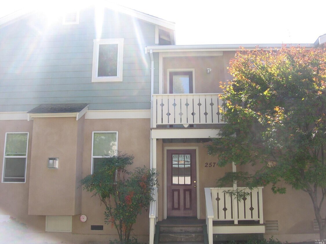 257 Brown St, Napa, CA 94559 Townhouse for Rent in Napa, CA