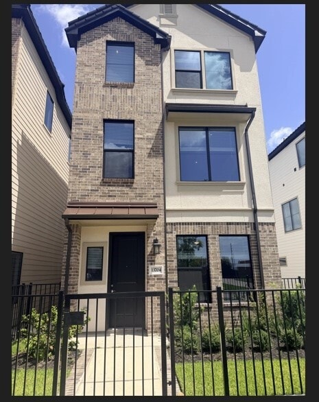 Building Photo - 13704 Jeffrey Pne Ln