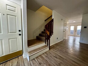 Building Photo - 2058 Owasso St