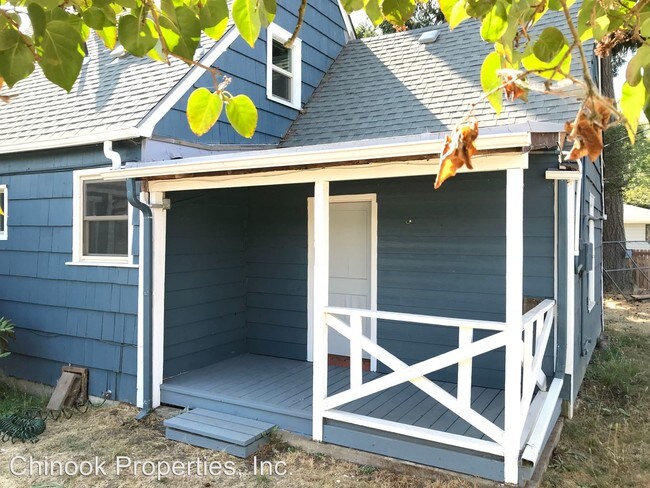 Foto del edificio - 3 br, 1 bath House - 295 Ash St.