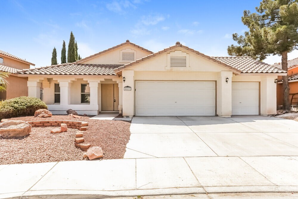 Foto principal - 4427 Roaming Breeze Rd
