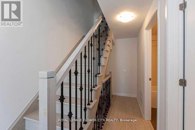 Photo du bâtiment - 1010 Portage Pkwy