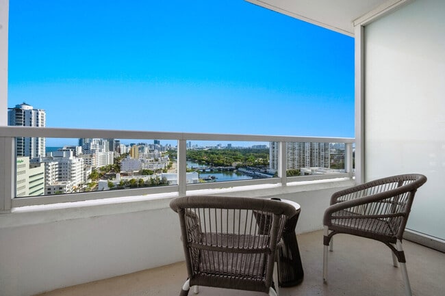 Building Photo - 4360 Collins Ave
