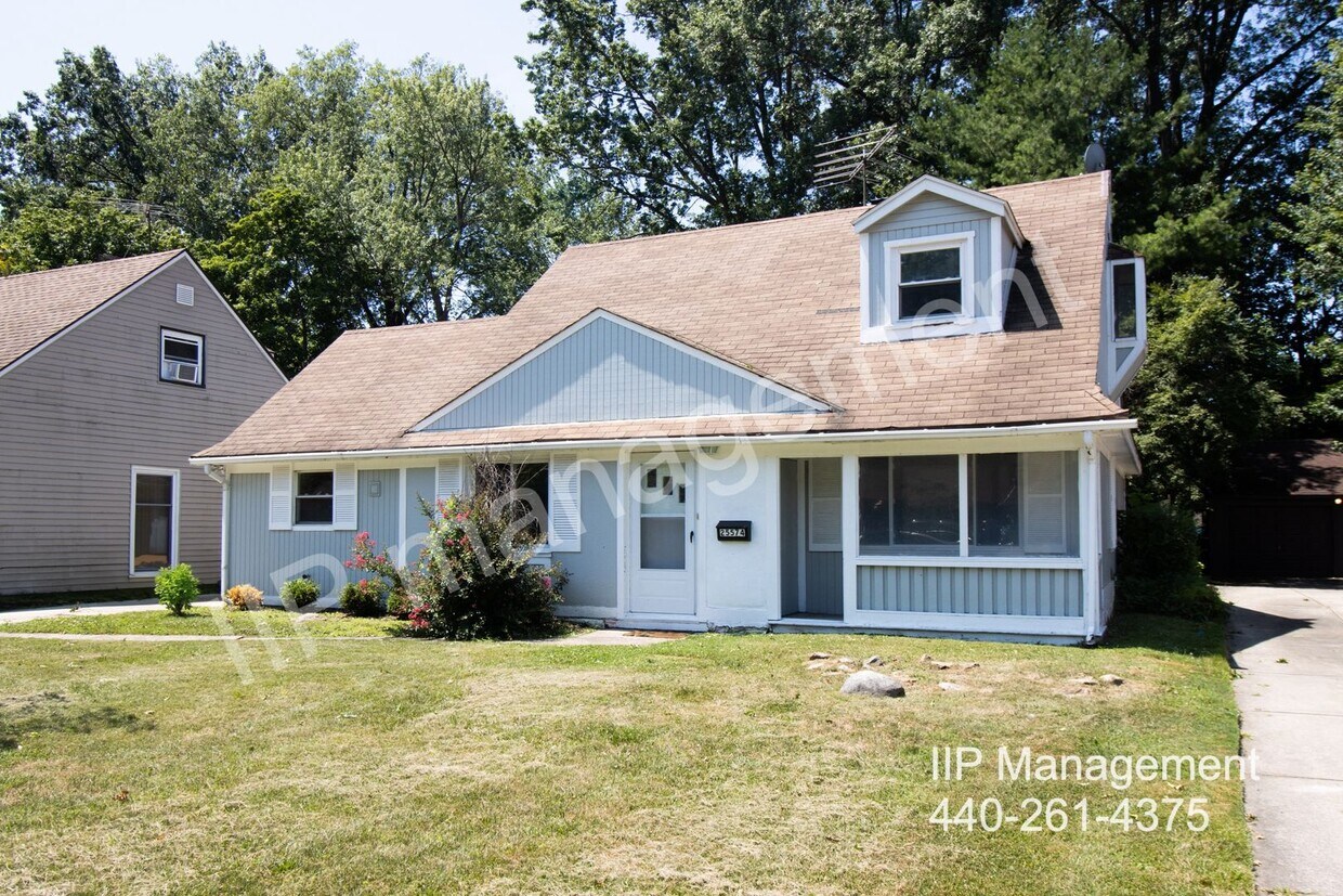 Primary Photo - Spacious 3BD/2BA Home in Euclid