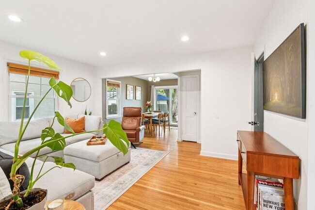 Foto del edificio - 3040 Hampshire Ave S