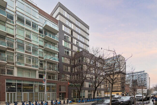 Building Photo - 304 Spring St