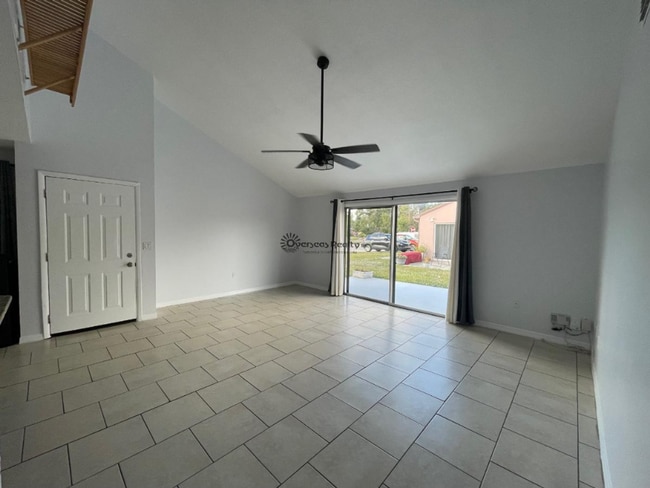 Foto del edificio - 7011-7013 Brentford Rd