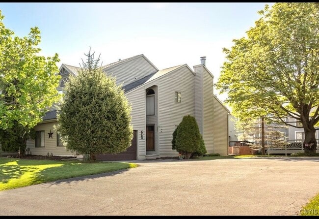 Photo - 8253 Honeysuckle Dr Townhome