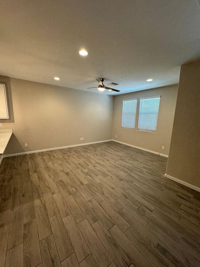 Building Photo - Unique opportunity! Rent a townhouse in a ...
