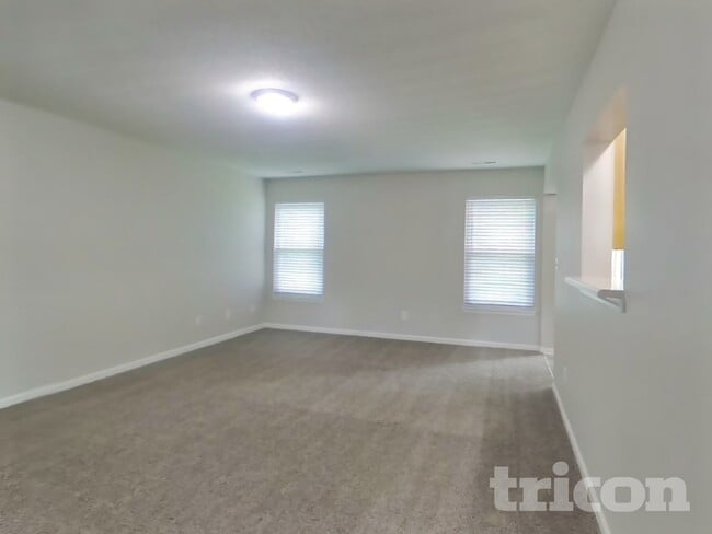 Building Photo - 2880 Lakestream Dr