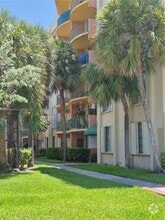 Building Photo - 9320 Fontainebleau Blvd