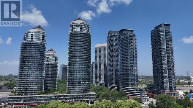 Photo du bâtiment - 2230 Lake Shore Blvd W