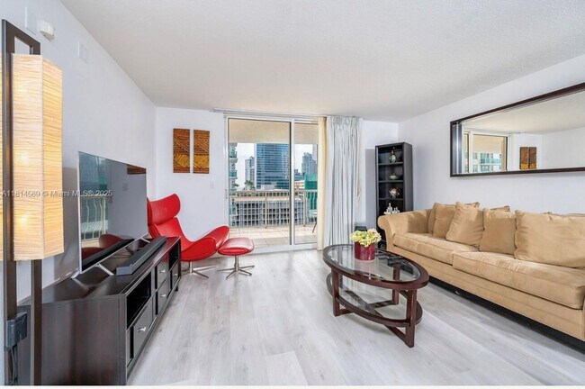 Foto del edificio - 1200 Brickell Bay Dr