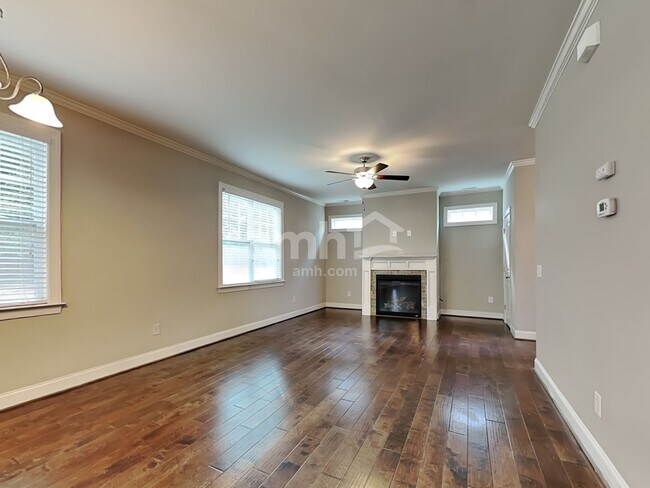 Foto del edificio - 1405 Yellow Wood Dr