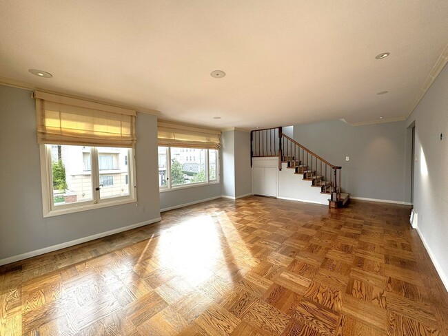 Building Photo - Pacific Heights Top floor,2 level Unit, la...