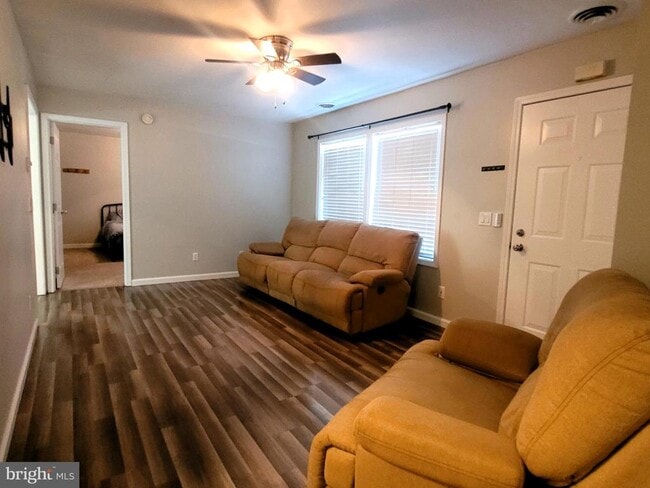 Building Photo - 124 Dickens Ln