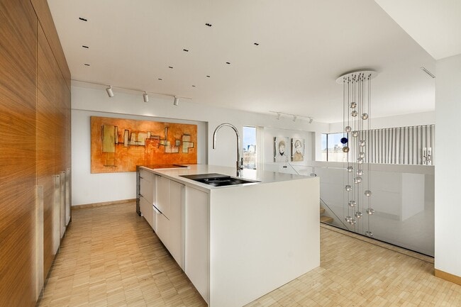 Building Photo - 2600 Ave Pierre-Dupuy