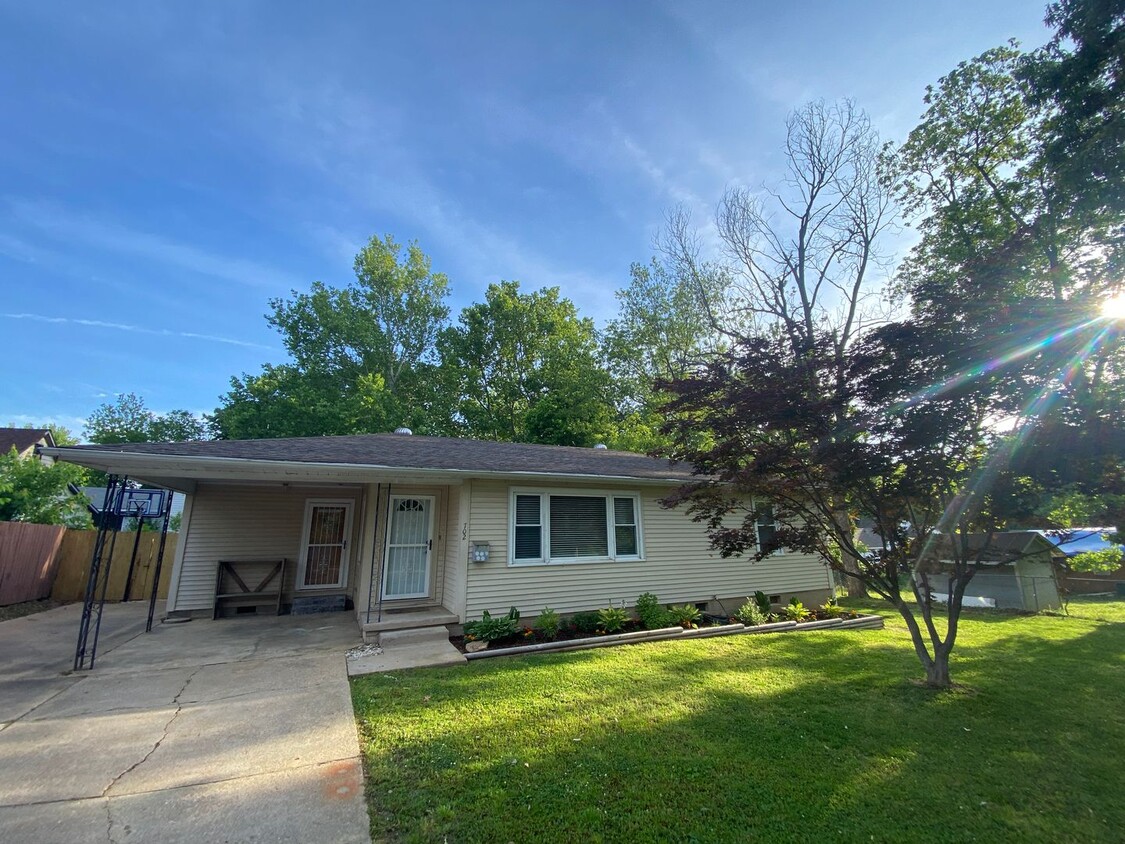 Foto principal - 3 Bedroom/1 Bathroom Home in Midtown Jones...