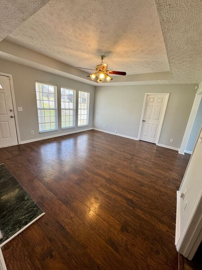 Foto del edificio - 3 bed & 2 bath located in Oxford! Additional photos coming soon!