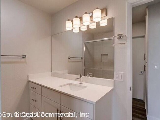 Foto del edificio - 3958-3966 Riviera Dr