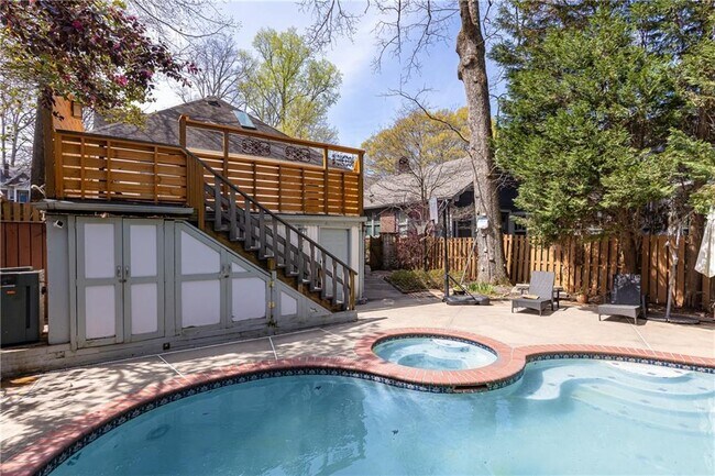 Building Photo - 1022 Reeder Cir NE