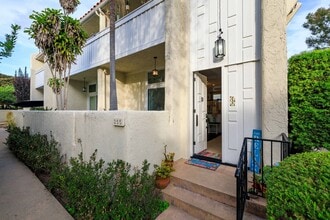 Building Photo - 255 Valley Dr