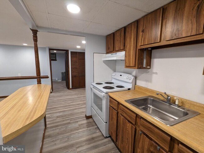 Foto del edificio - 403 W Logan St