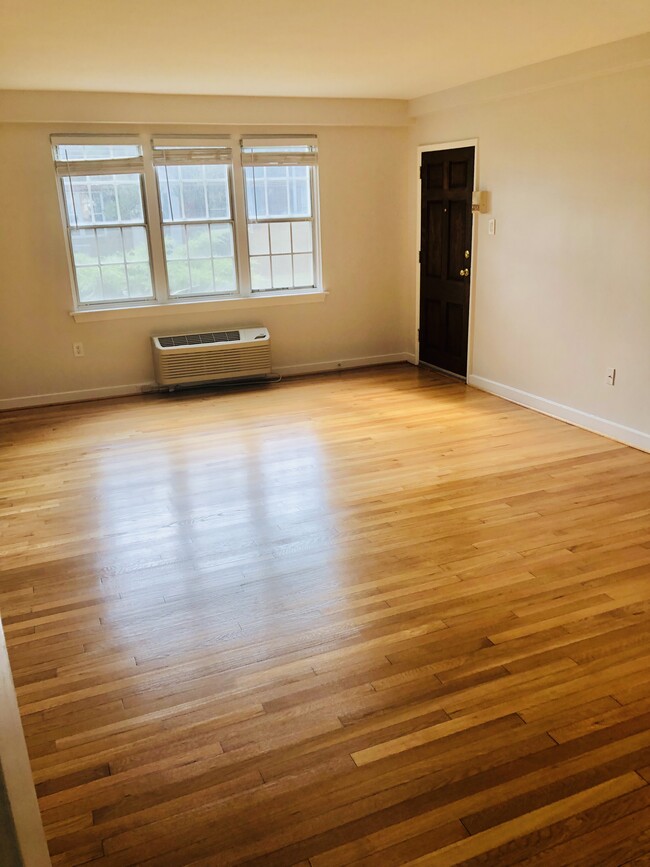 living room - 6 Auburn Ct