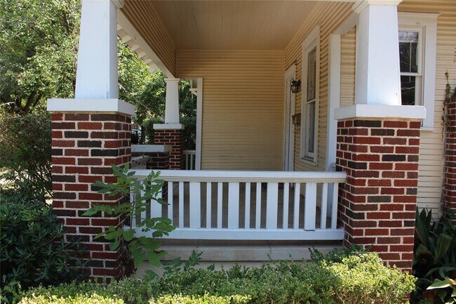 Building Photo - 2826 Salado St