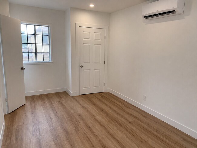 Foto del edificio - 7007 Menlo Ave
