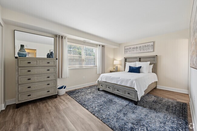 2 habitaciones, 1.5 baños - 1021 pies cuadrados - Dormitorio - Rockdale Gardens Apartments & Townhomes*