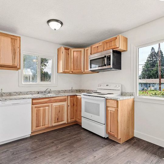 Cocina - 1132 SW Rogue River Ave