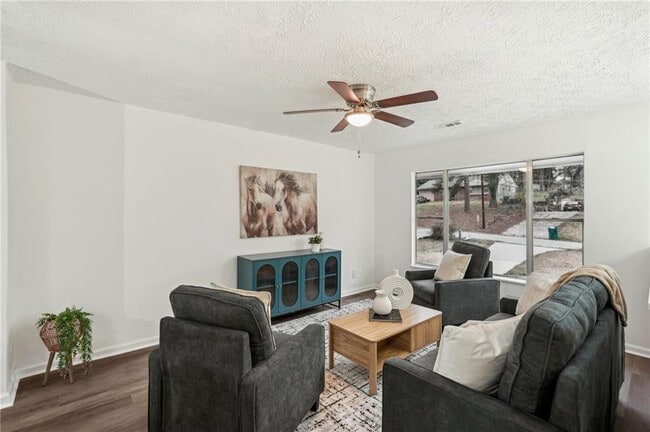 Foto del edificio - 4042 Sweetbriar Ln