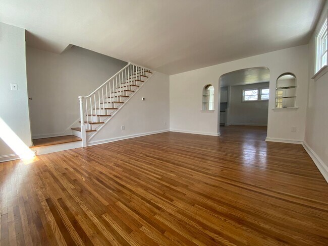 Building Photo - Newly Renovated 3 Bedroom 1.5 Bath in Drex...