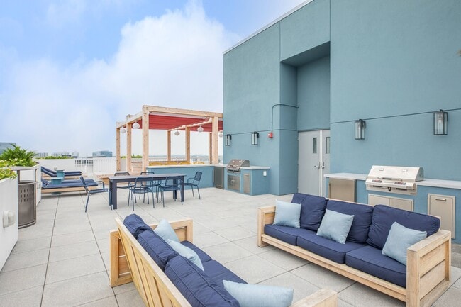 Building Photo - Summer House Apartments