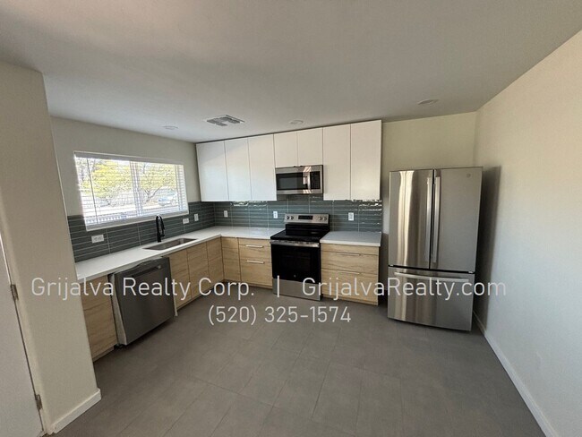 Building Photo - 2926 N Winstel Blvd