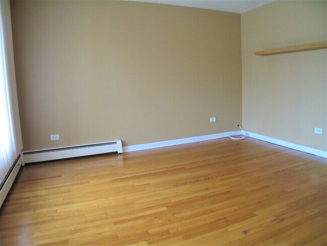 Foto del edificio - 5811 W Higgins Ave