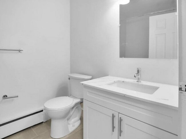 Building Photo - 69 Cartwright St