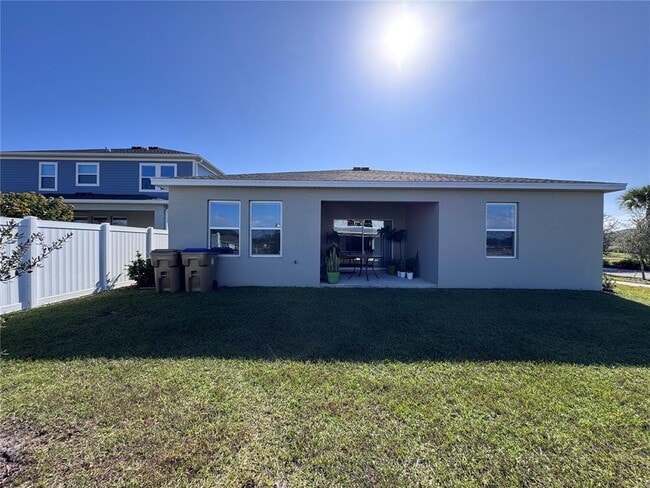 Foto del edificio - 5653 Wood Bridge Pl