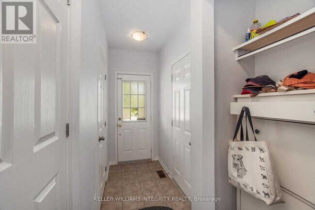 Building Photo - 148 Goldwood Private