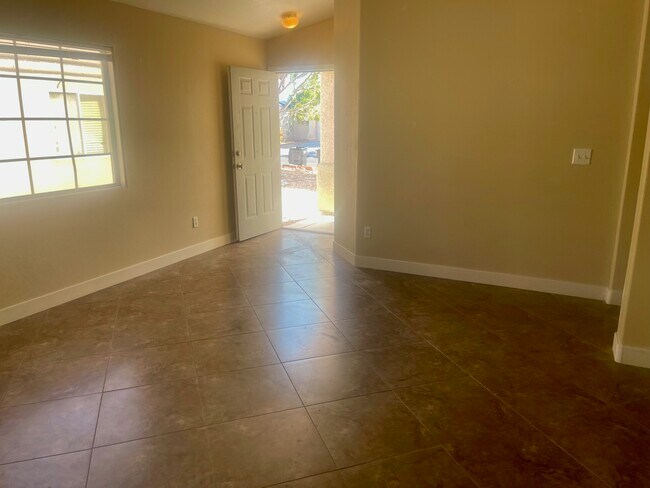 Foto del edificio - 5424 Eagle Claw Ave