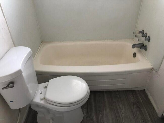 Foto del edificio - 2414 W Devonshire Ave