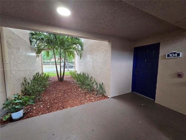 Building Photo - 10421 SW 157th Pl