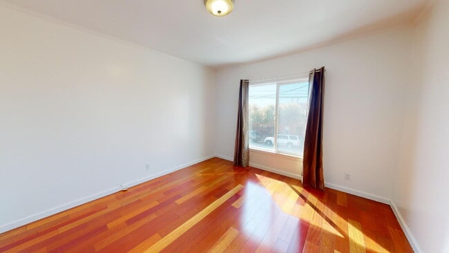 Building Photo - Charming Outer Sunset Single Family Home w...