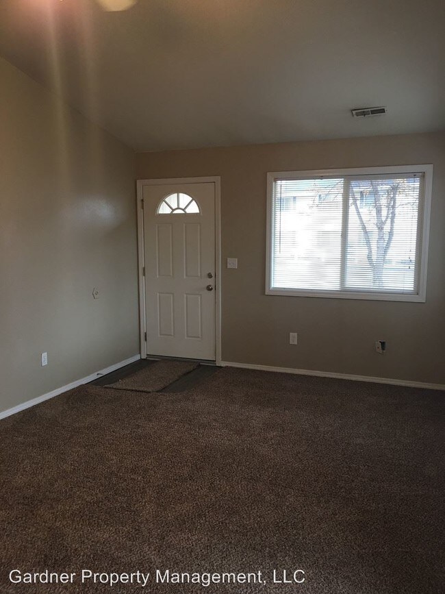 Building Photo - 2 br, 1 bath Apartment - 733 W. 4th Street