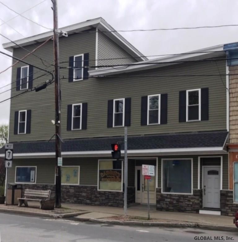 Primary Photo - 281 Main St