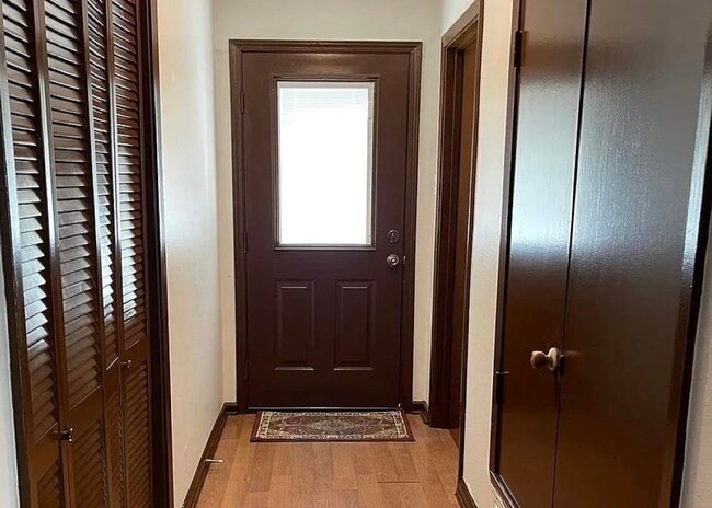 Foto del edificio - 699 Banyan Ct