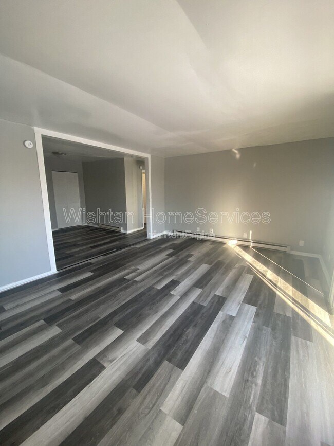 Foto del edificio - 204 Charleston Blvd