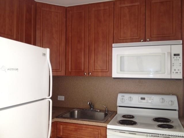 Foto del edificio - 7904 West Dr